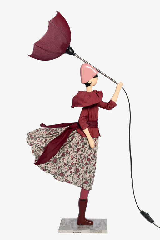 Tischlampe Lampe Frau mit Schirm Fuchsia von Skitso