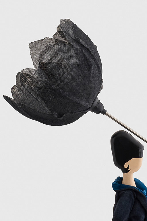 Tischlampe Lampe Frau mit Schirm Victoria von Skitso