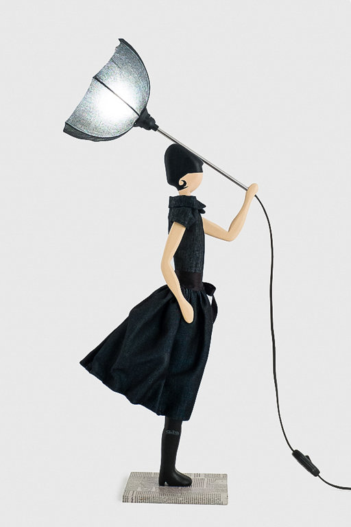 Tischlampe Lampe Frau mit Schirm Bianca von Skitso