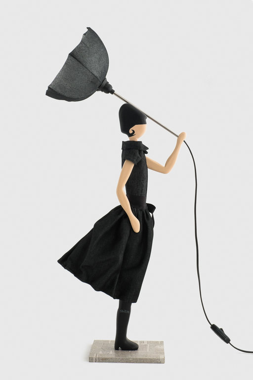 Tischlampe Lampe Frau mit Schirm Bianca von Skitso