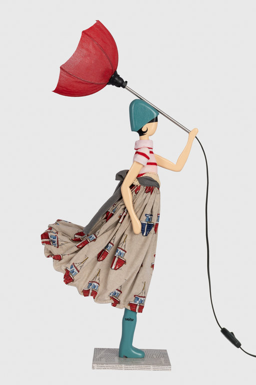 Tischlampe Lampe Frau mit Schirm Aravela von Skitso