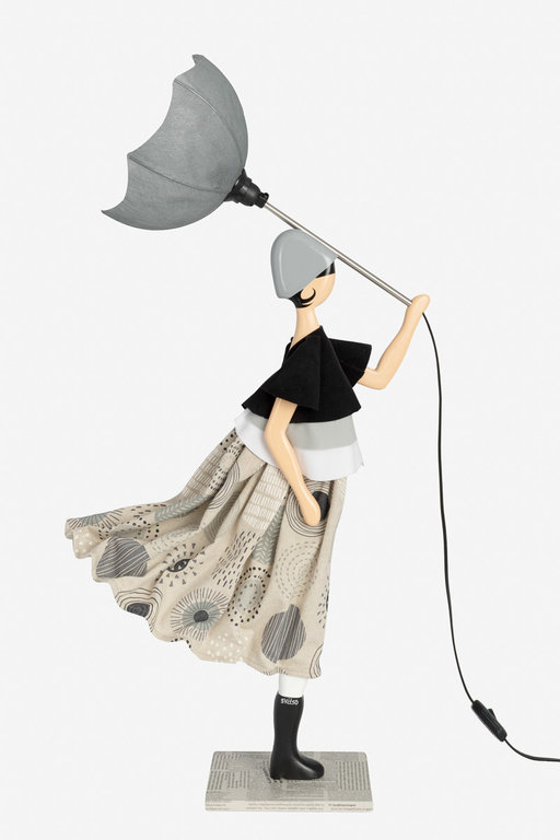 Tischlampe Lampe Frau mit Schirm Salomi von Skitso