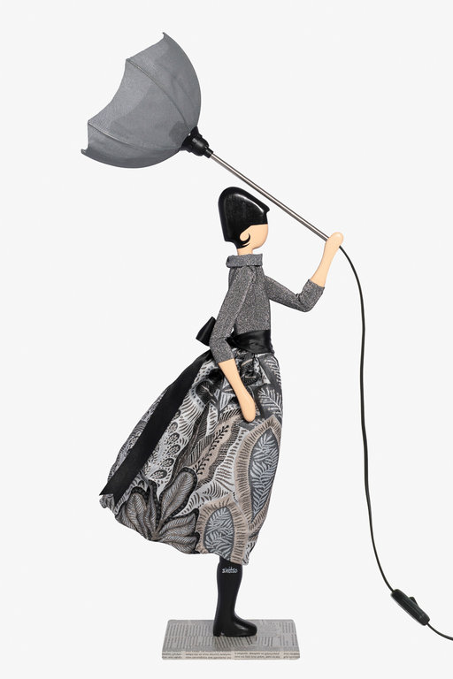 Tischlampe Lampe Frau mit Schirm Saron von Skitso