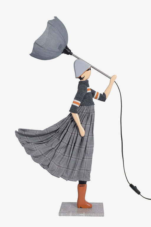 Tischlampe Lampe Frau mit Schirm Rinio von Skitso