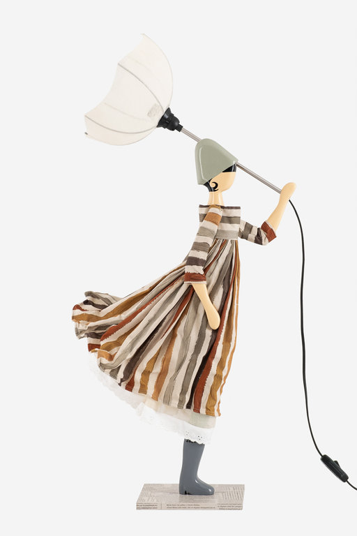 Tischlampe Lampe Frau mit Schirm Wenty von Skitso