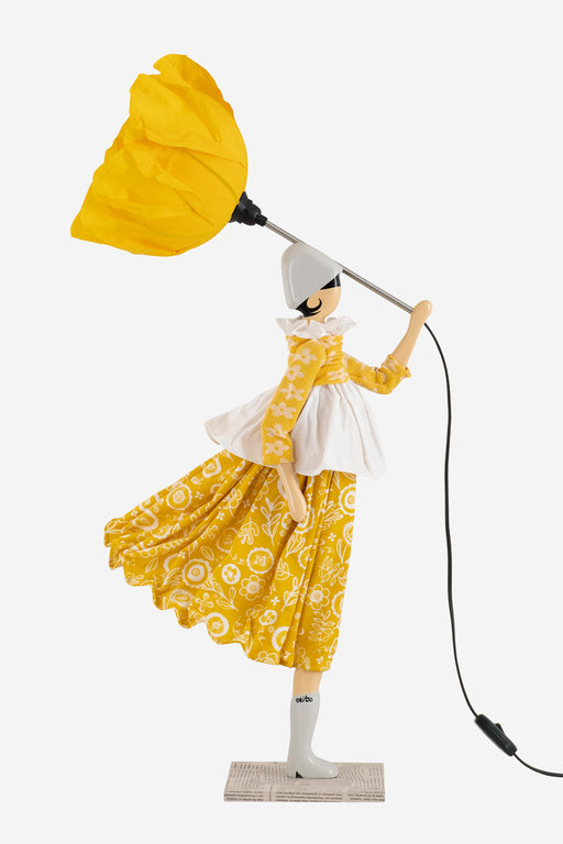 Tischlampe Lampe Frau mit Schirm Sumia von Skitso