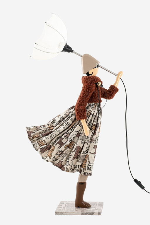 Tischlampe Lampe Frau mit Schirm Freideriki von Skitso