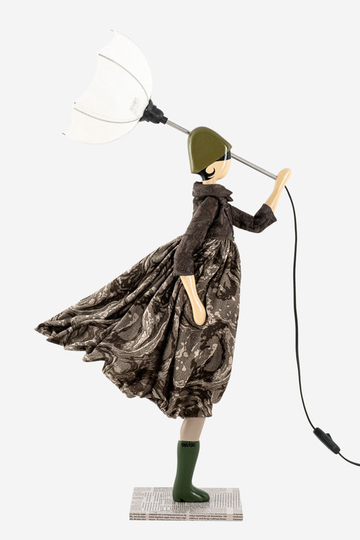 Tischlampe Lampe Frau mit Schirm Hilda von Skitso